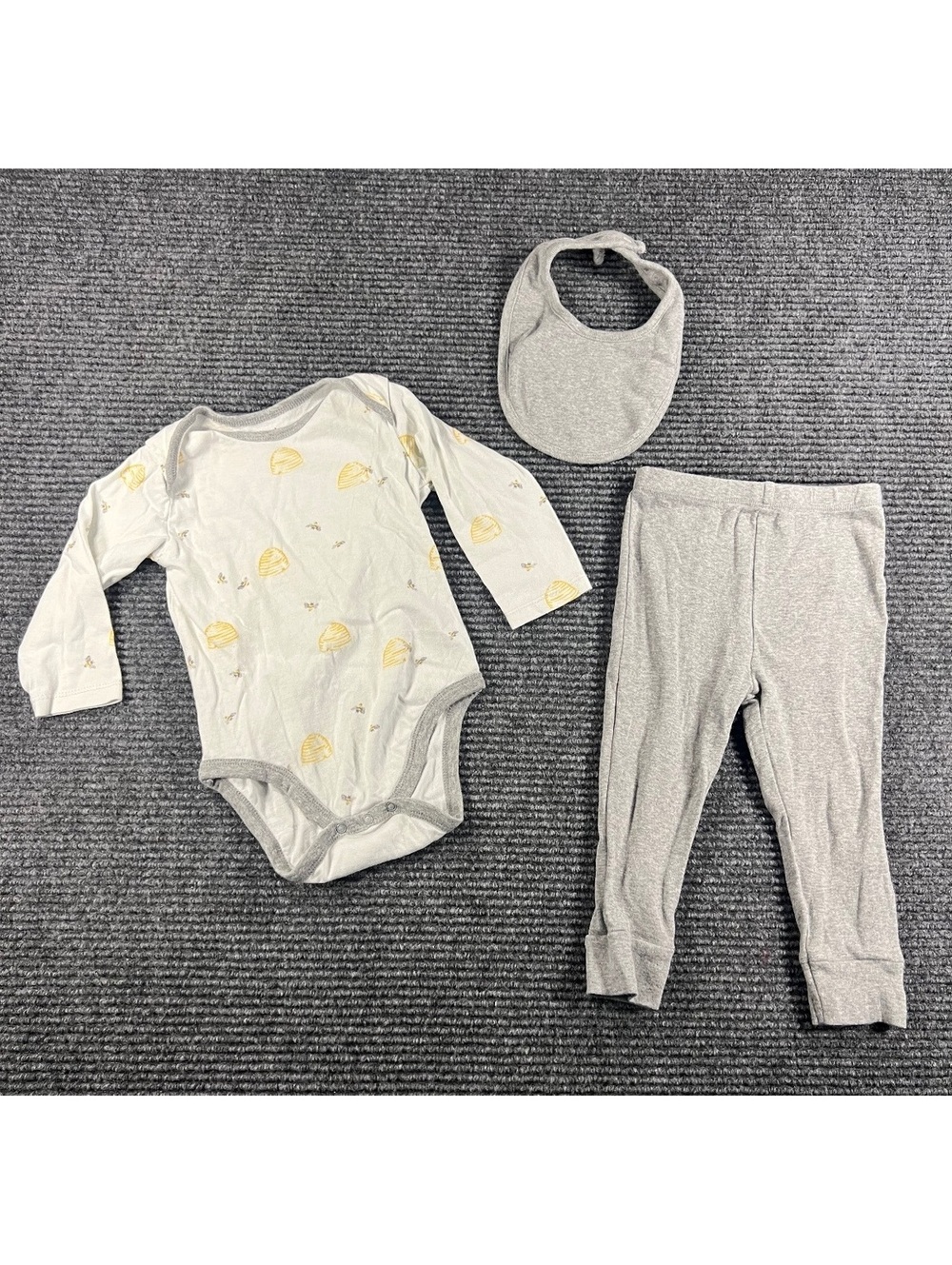 Burt's Bees Baby 3-Piece Set with Long Sleeve Bodysuit, Leggings, and Bib in 12M